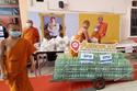 ถวายน้ำดื่ม สิ่งของอุปโภค-บริโภค ช่วยเหลือพระภิกษุ สามเณร / Contributing drinking water and consumer goods to help monks and novices
